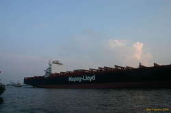 Same bloody big ship on the Elbe