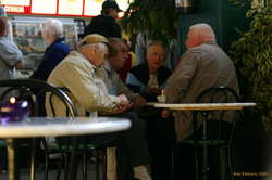 Old men chatting in KolaportiÃ°
