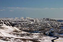 Snow on Þverahlíð, looking east from near Baula