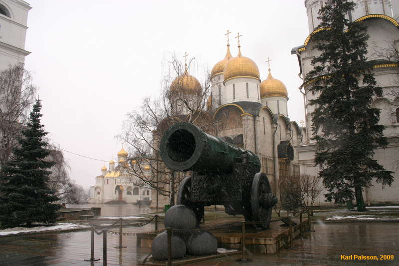 Big things, and big shiny things, inside the Kremlin
