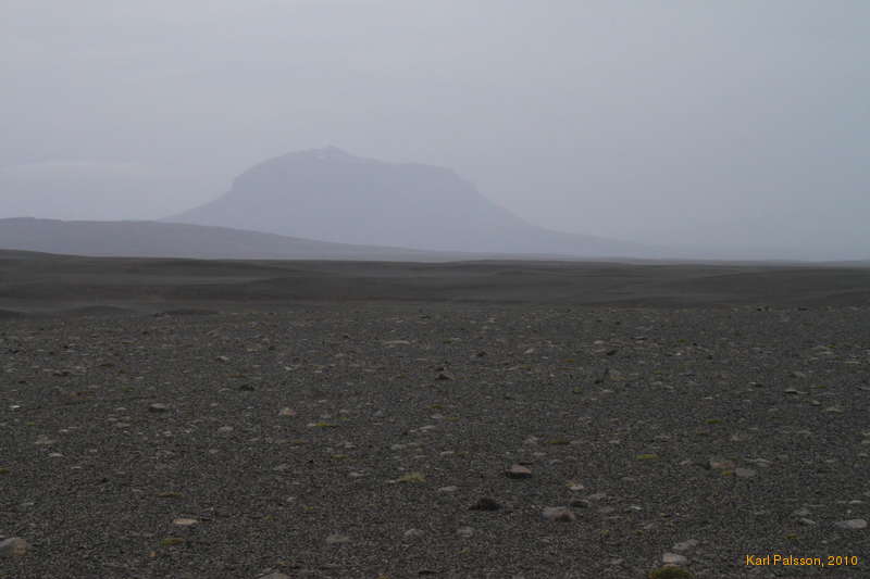 Across the plains to Herðubreið