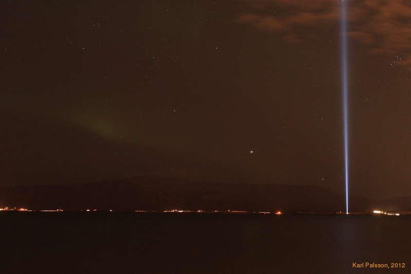 Faint aurora on the bay
