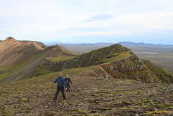 Across the ridge to Móskarðshnúkur