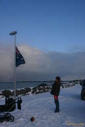 Lee sings Advance Australia Fair
